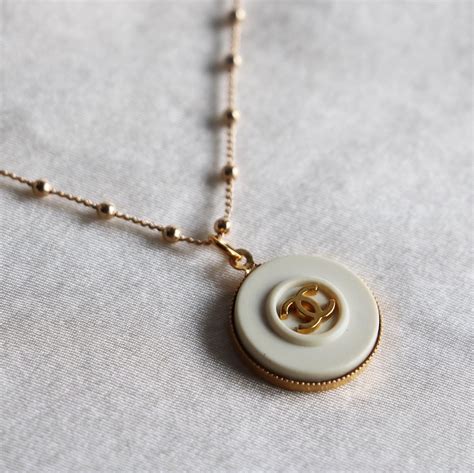 collier bouton chanel upcyclé